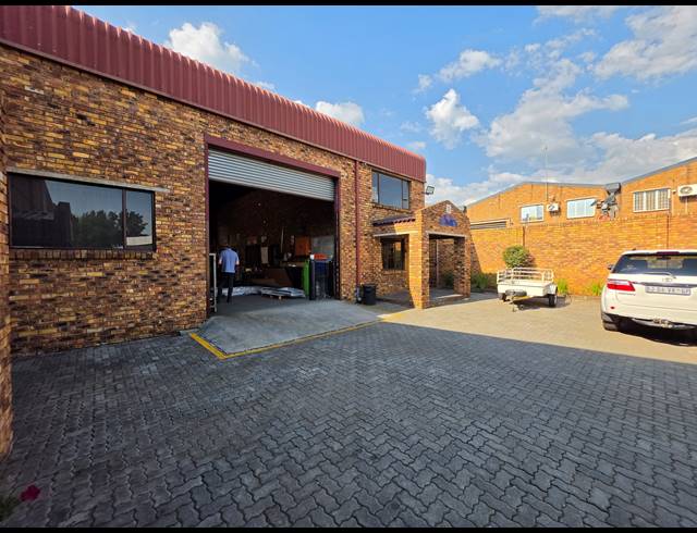 550M² FACTORY TO LET IN ANDERBOLT